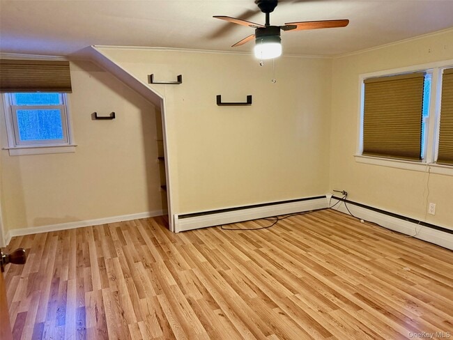 Building Photo - 230 Warn Ave