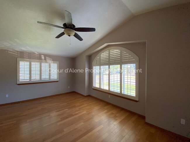 Building Photo - 4 bedroom home in Woodland Meadows!