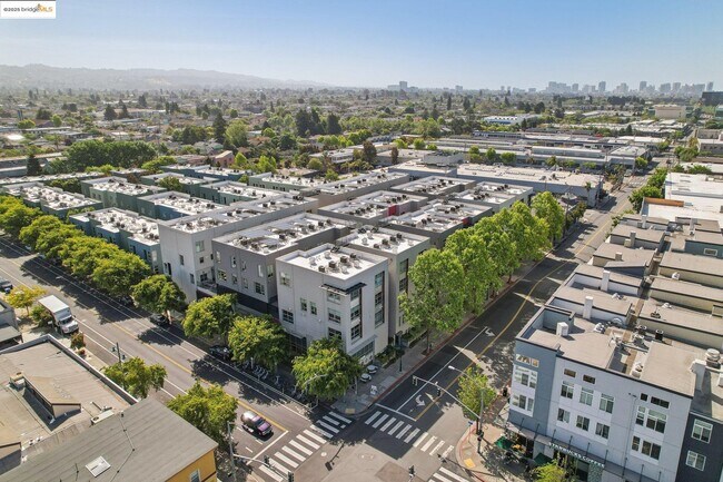 Building Photo - 6466 Hollis St