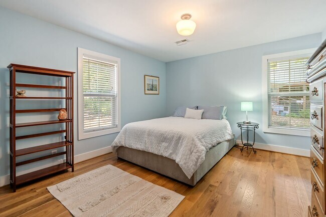 Building Photo - Fully Furnished Cottage in Pittsboro