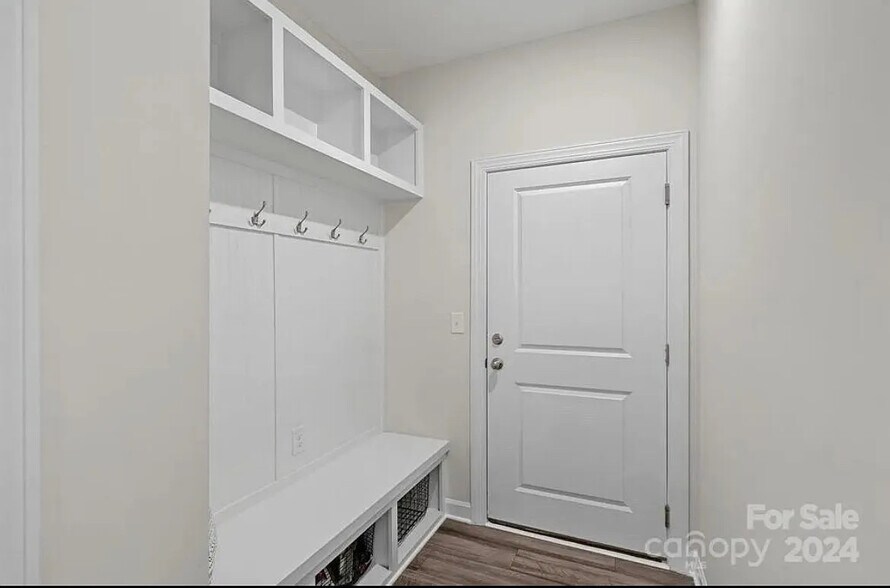 Building Photo - Room in House on Old Statesville Rd