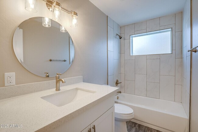 Building Photo - 211 S Doran