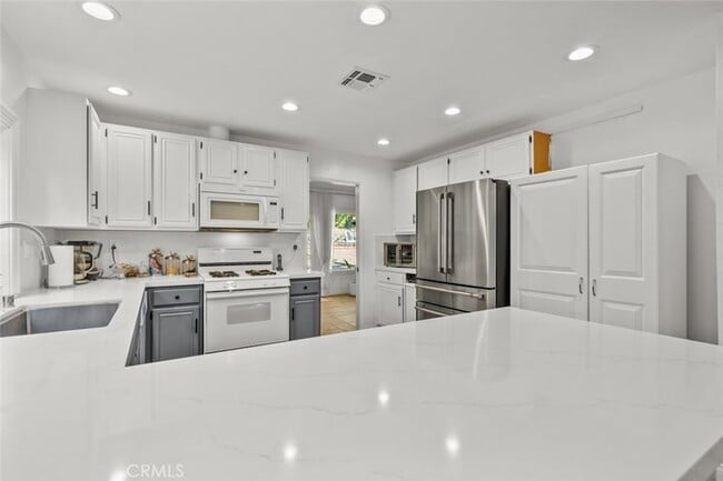 Building Photo - 13247 Mission Tierra Way