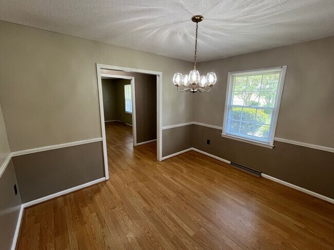 Building Photo - Spacious 4-Bedroom 3-Bathroom Brick Home in Arcadia Area