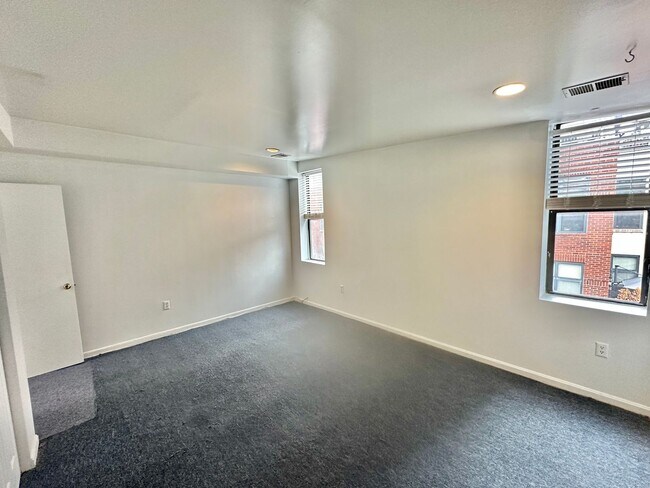 Building Photo - 2052 -Loukas