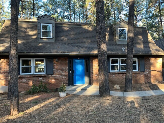 Building Photo - Lease Takeover Starting June 1st | Spacious 5-Bedroom Home Near Downtown Flagstaff