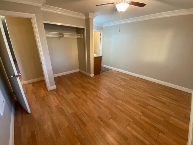 Building Photo - 2 bed 2 bath downstairs unit