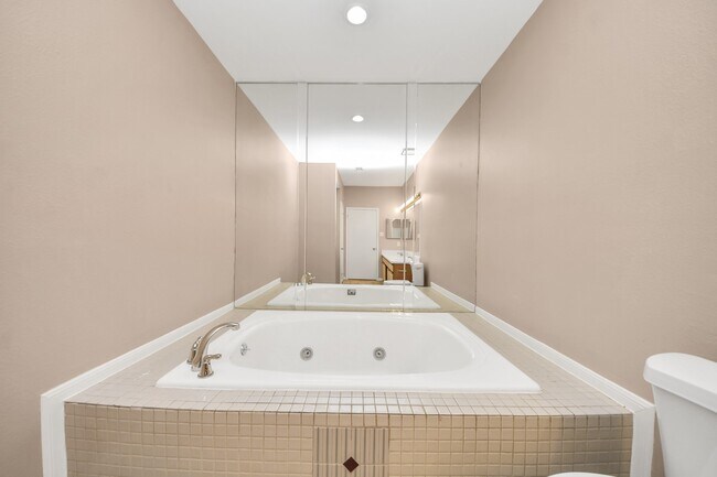 Building Photo - 3218 Holly Hall St