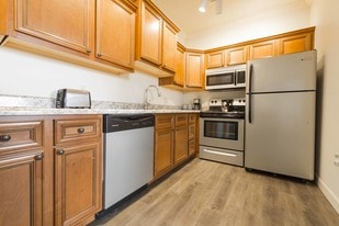 Building Photo - CollegePlace Uptown