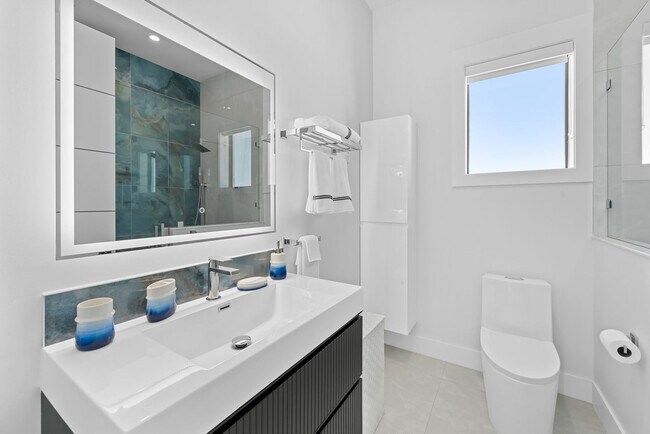 Building Photo - 247 Pescayo Ave