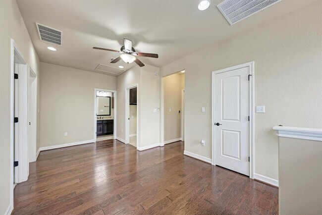 Building Photo - 12300 Terraza Cir