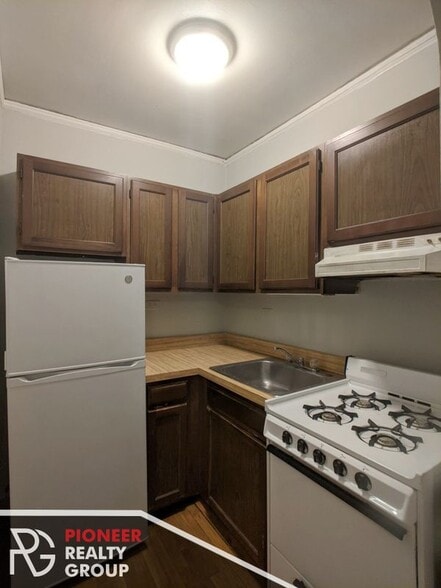 Building Photo - 837 W Wolfram St