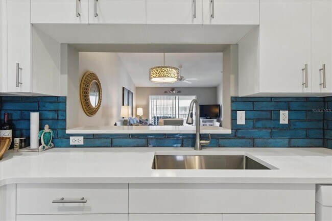 Building Photo - 9320 Clubside Cir