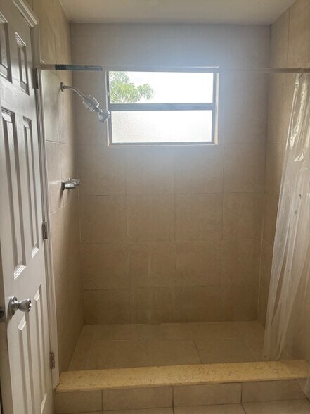 Building Photo - 1420 N 69th Way