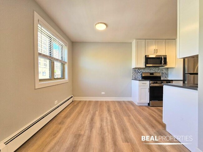 Building Photo - 1 bedroom in CHICAGO IL 60657