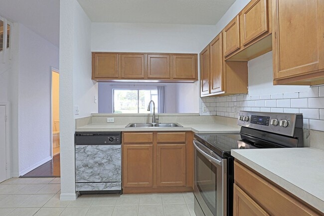 Building Photo - Cypress Landing 10033