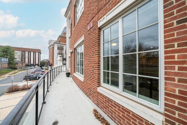 Building Photo - 6900 Fleetwood Rd