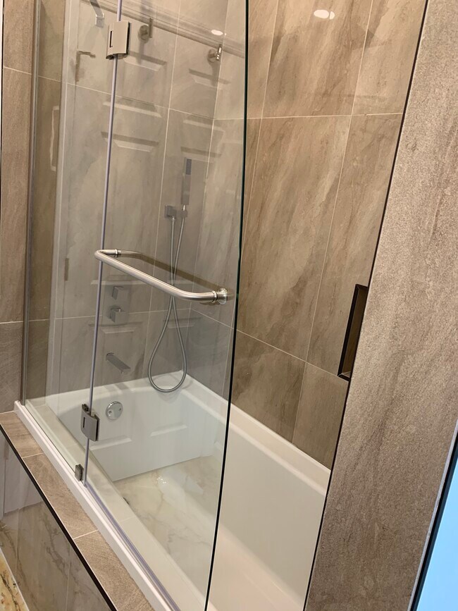 Master bathroom - 410 W Maple Ave