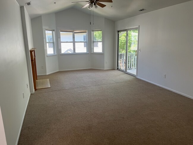 Building Photo - 398 Keswick Dr