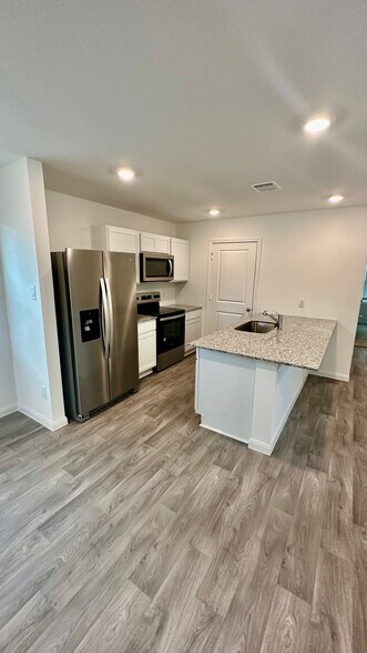 Building Photo - 11926 Midas Ln