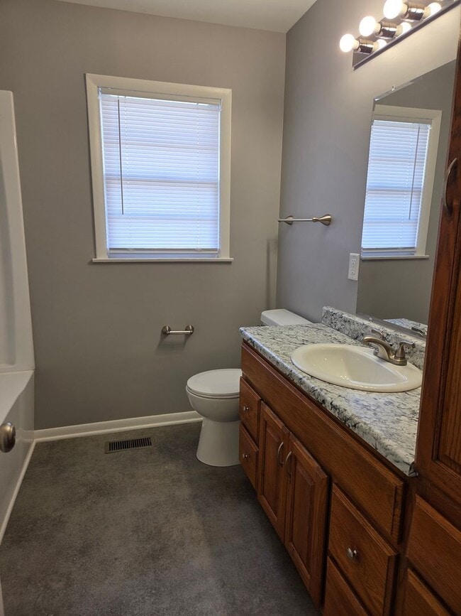 Building Photo - 1200 E Beaumont St