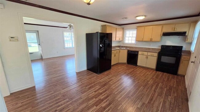 Building Photo - 605 NW 50th St