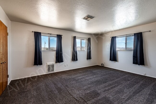 Building Photo - MOVE IN SPECIAL, $800 OFF FIRST MONTH