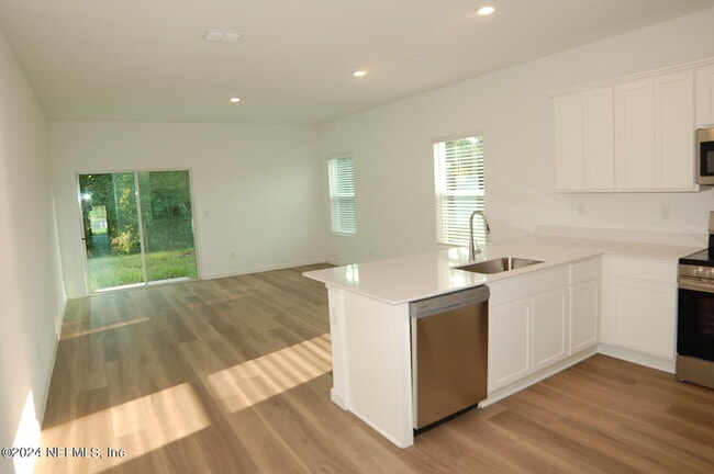 Building Photo - 689 Holly Lks Dr