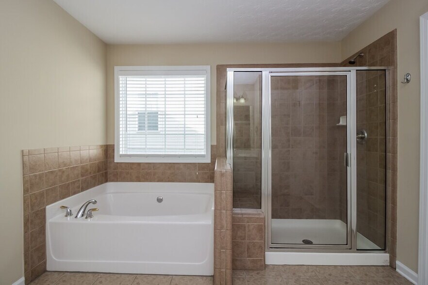 Building Photo - 111 Village Dr