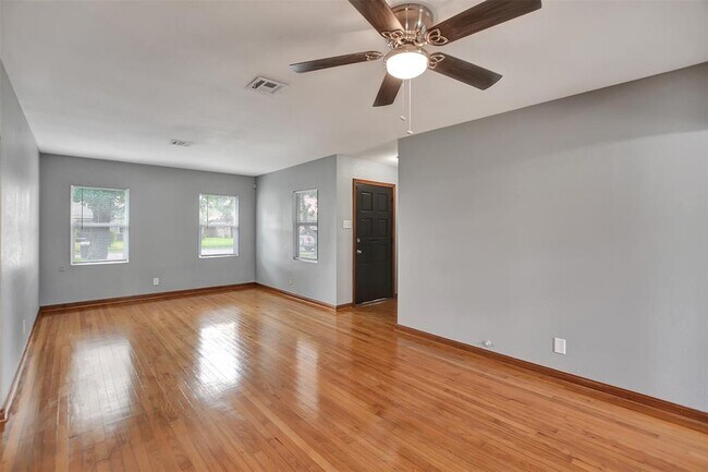 Building Photo - 6961 Peyton St