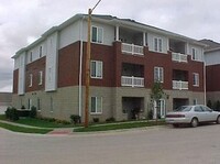 Building Photo - Iowa City 2 bedroom condo in great eastsid...