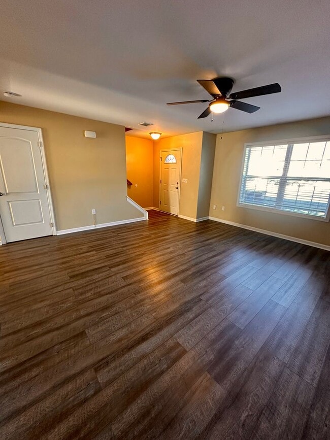 Building Photo - 2086 Market St Ext