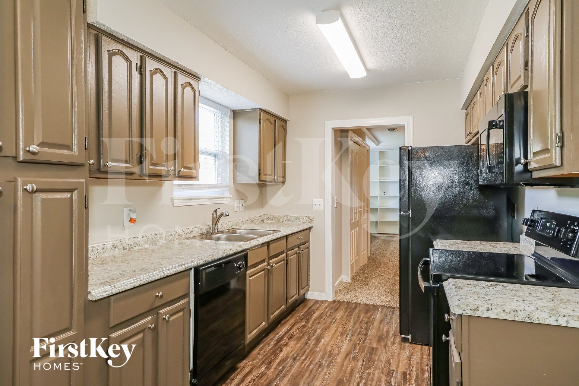 Building Photo - 5323 Thoroughbred Blvd