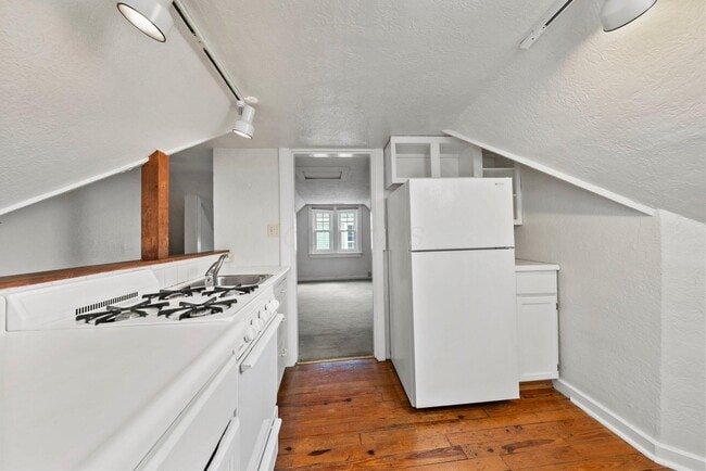 Building Photo - 1561 Glenn Ave