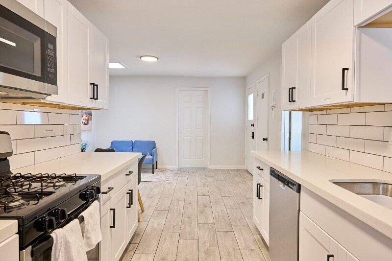 Building Photo - 1630 E 12th St