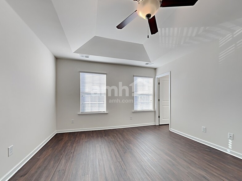 Building Photo - 140 Longford Dr