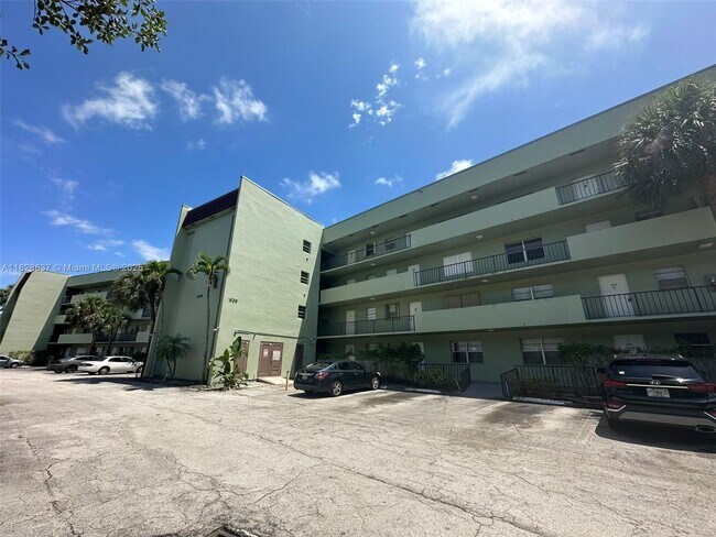 Building Photo - 1638 Embassy Dr