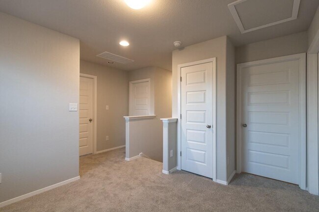 Building Photo - 213 Riverhill Cv