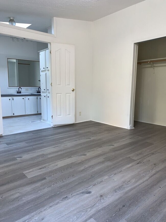 Building Photo - Stunning manufactured home w/detached garage!