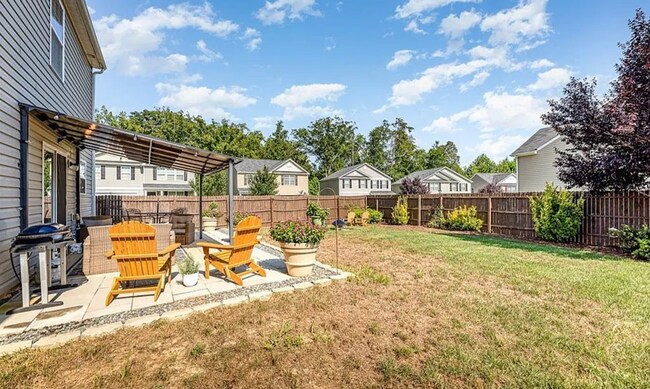 Building Photo - Beautifully 4-bedroom, 2.5-bathroom spacio...