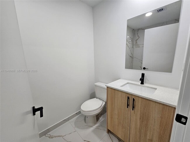 Building Photo - 215 NW 13th Pl