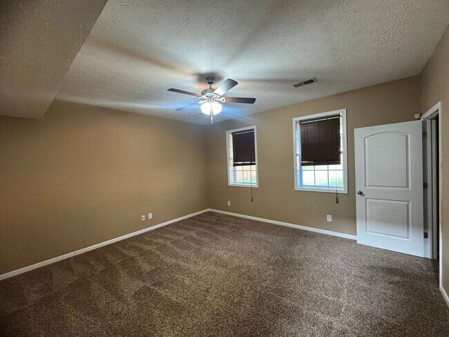 Building Photo - Gorgeous 5 Bedroom Home