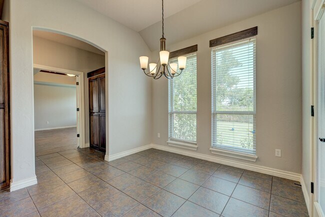 Building Photo - Stunning 3 Bedroom Home with Fireplace, Community Amenities & Open Floor Plan