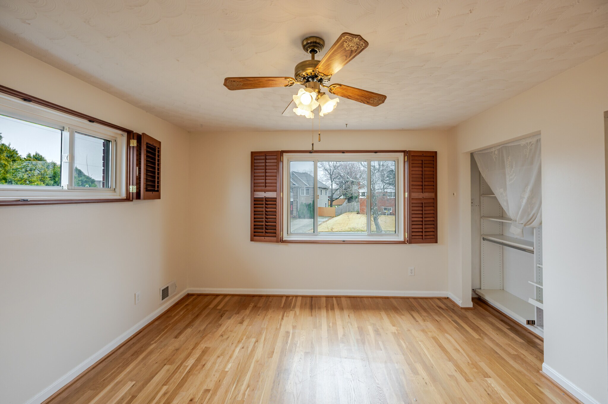 Building Photo - 5806 Flanders St