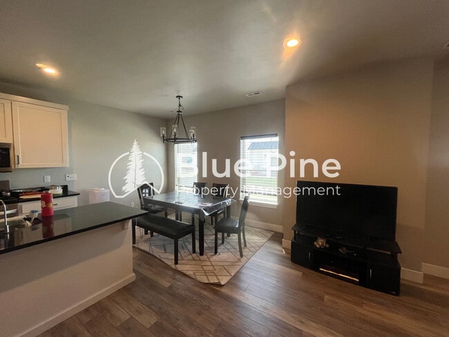 Building Photo - 2886 Sunburst Dr