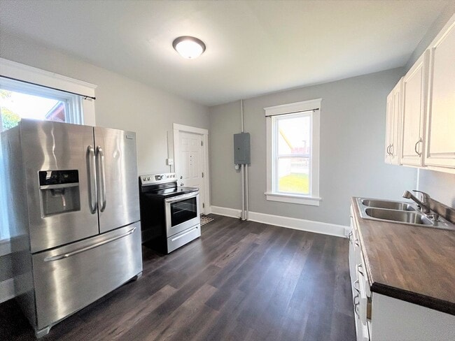 Building Photo - 217-217 S 9th St