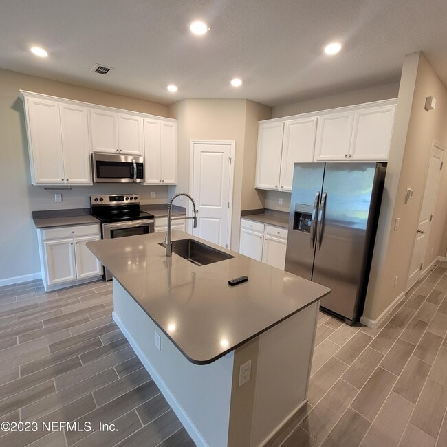 Building Photo - 51 Appleton Ct