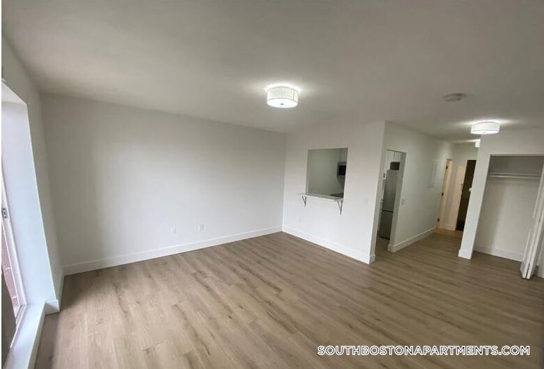 Building Photo - 741 E 6th St