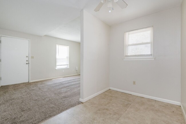Building Photo - 509 4th Ave