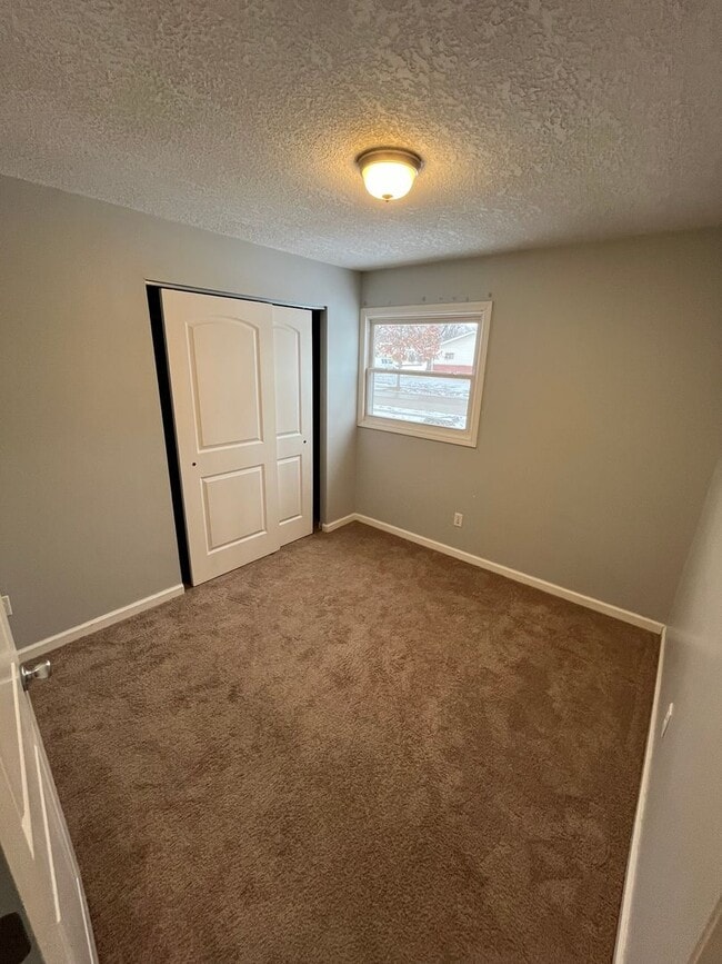 Building Photo - New 3 bedroom listing! Move in special!